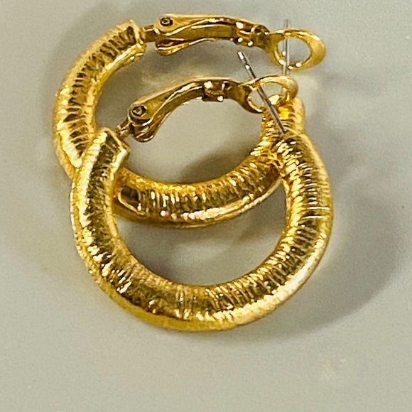 Hoop Earrings Gold Tone Round Womens Textured Omega Backs Shiny Fashion Style - Picture 11 of 16